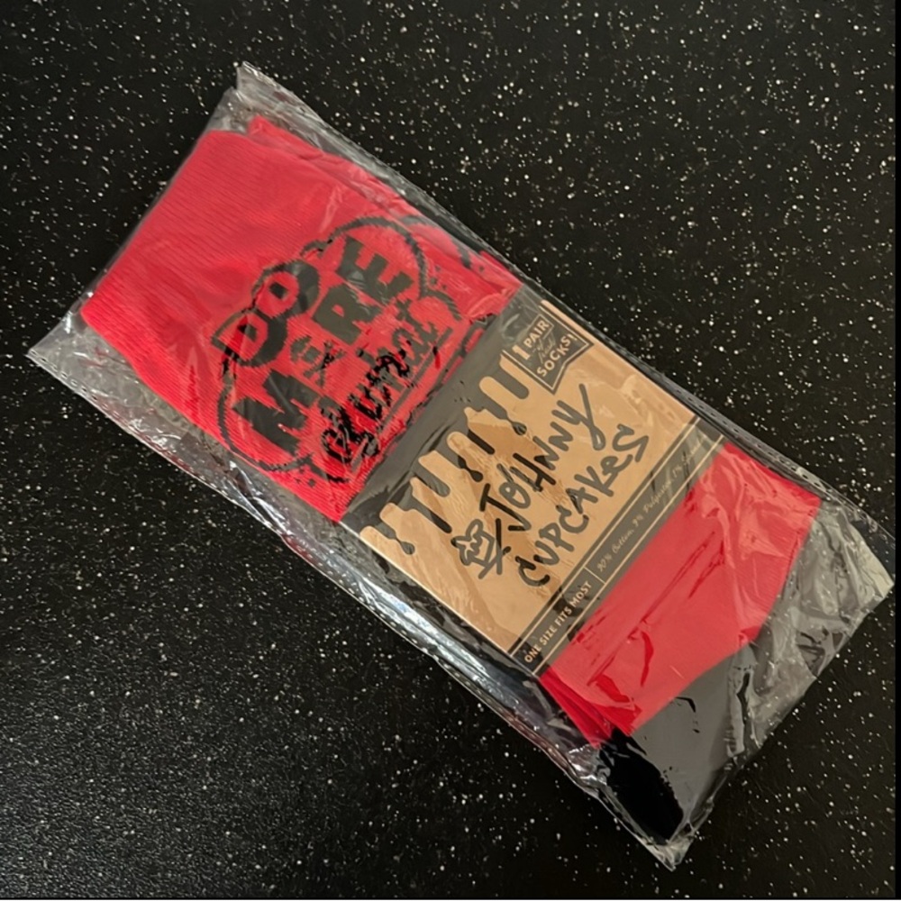 Johnny Cupcakes Socks Red Happiness Do More Of What Makes You Happy Unisex - Picture 4 of 4